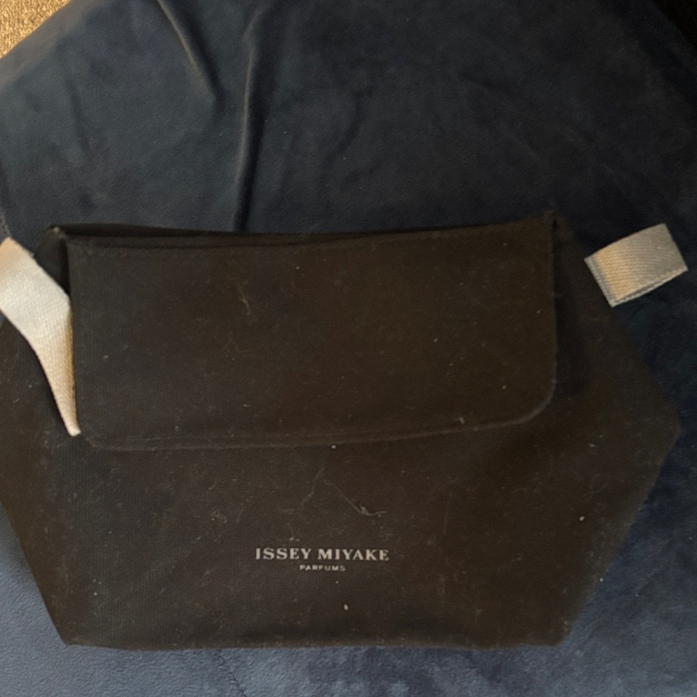 Issey Miyake Black Men’s Belt Bag with Gray Strap Accents